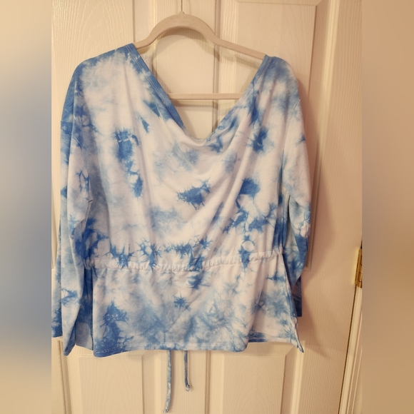 Off the shoulders clouds tie dye shirt - Picture 4 of 8